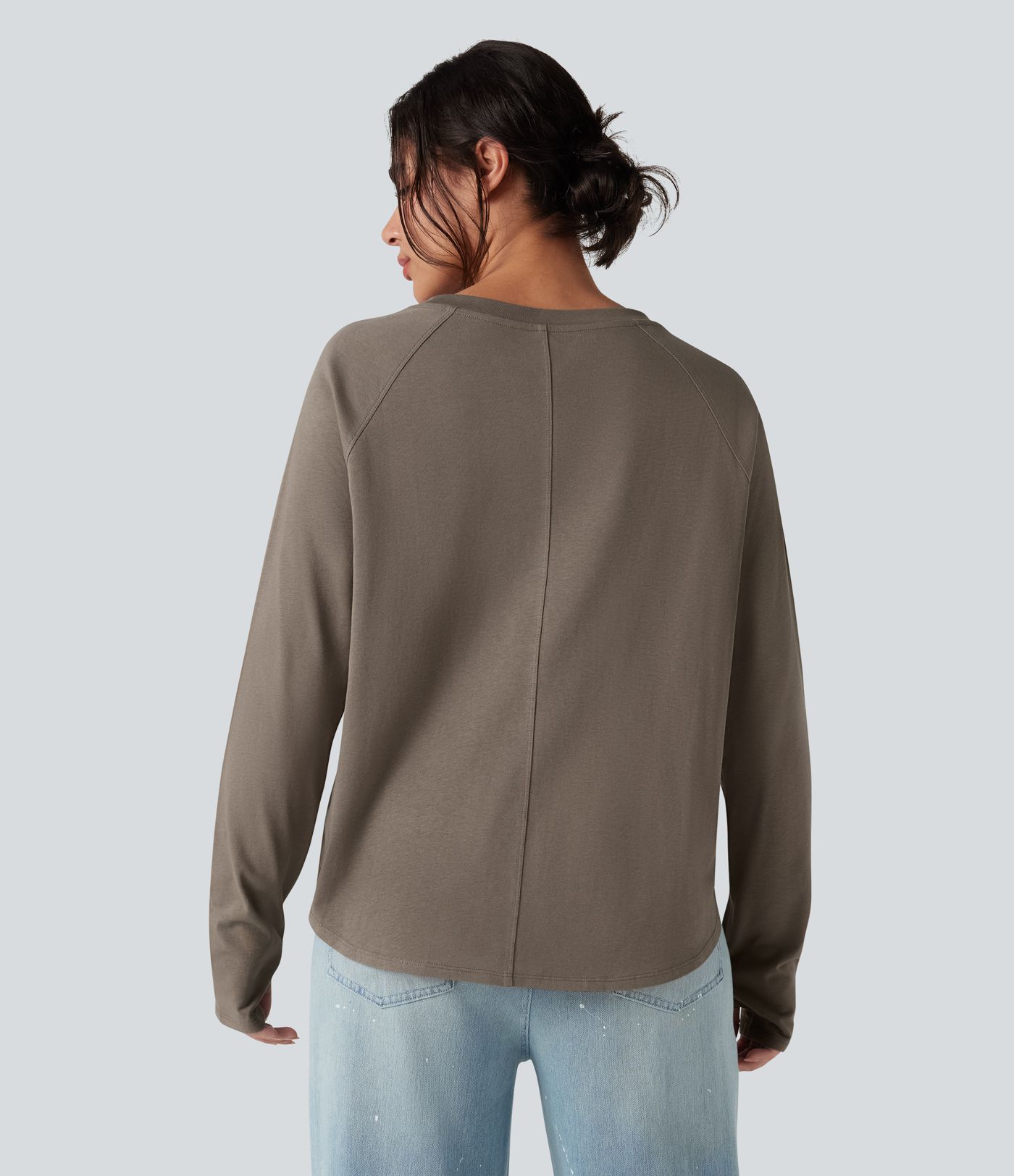 T-shirt décontracté en coton à col rond, manches longues raglan avec passants pouces et ourlet arrondi, coupe ample