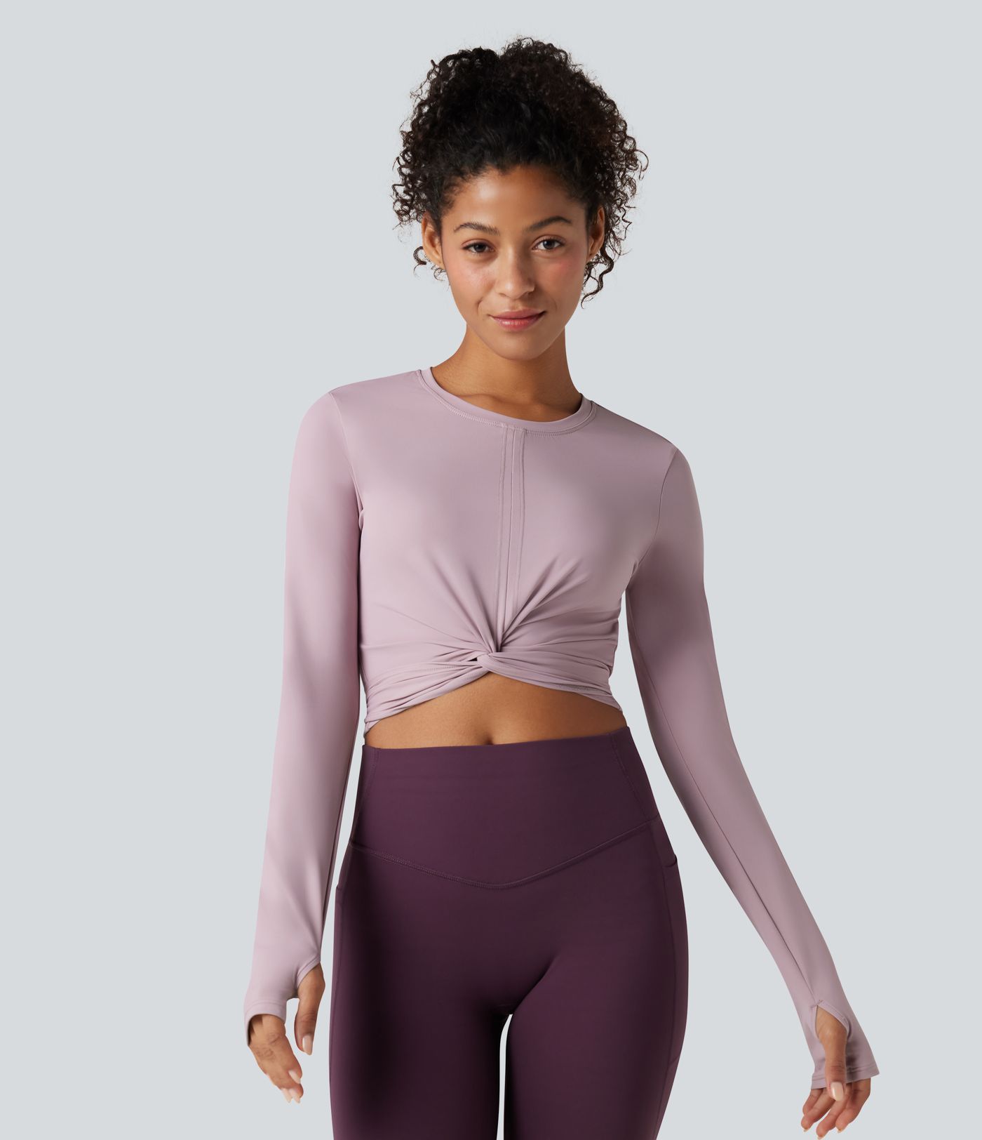 Softlyzero™ Airy - Kurzes Yoga-Top mit Rundhalsausschnitt, langen Ärmeln, Daumenlöchern, Cool-Touch und Bindeband hinten