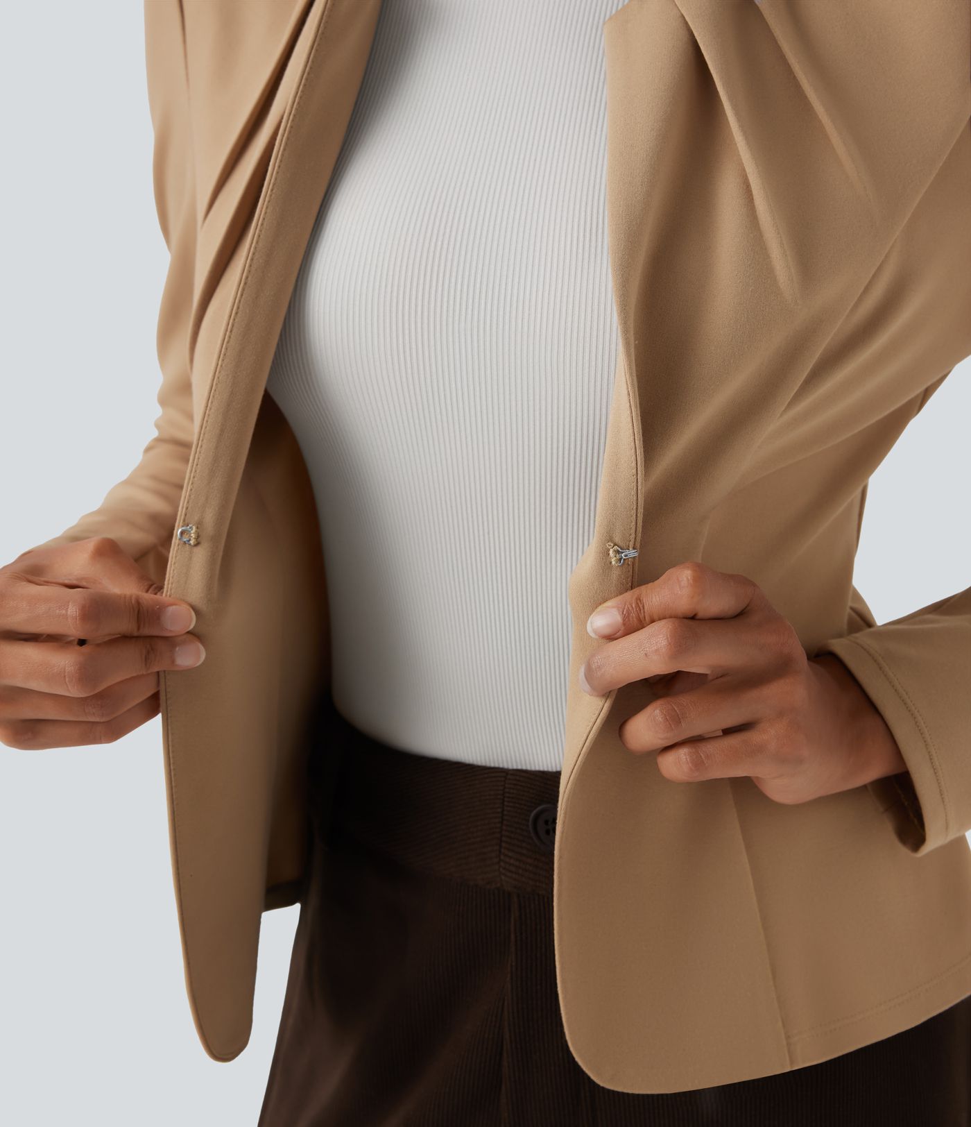 Blazer à Col Rond avec Fermeture à Crochets et Œillets