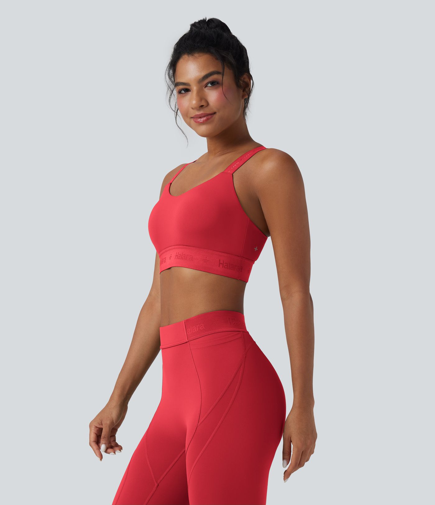 SpeedWave™ sujetador deportivo para correr con soporte medio y secado rápido.