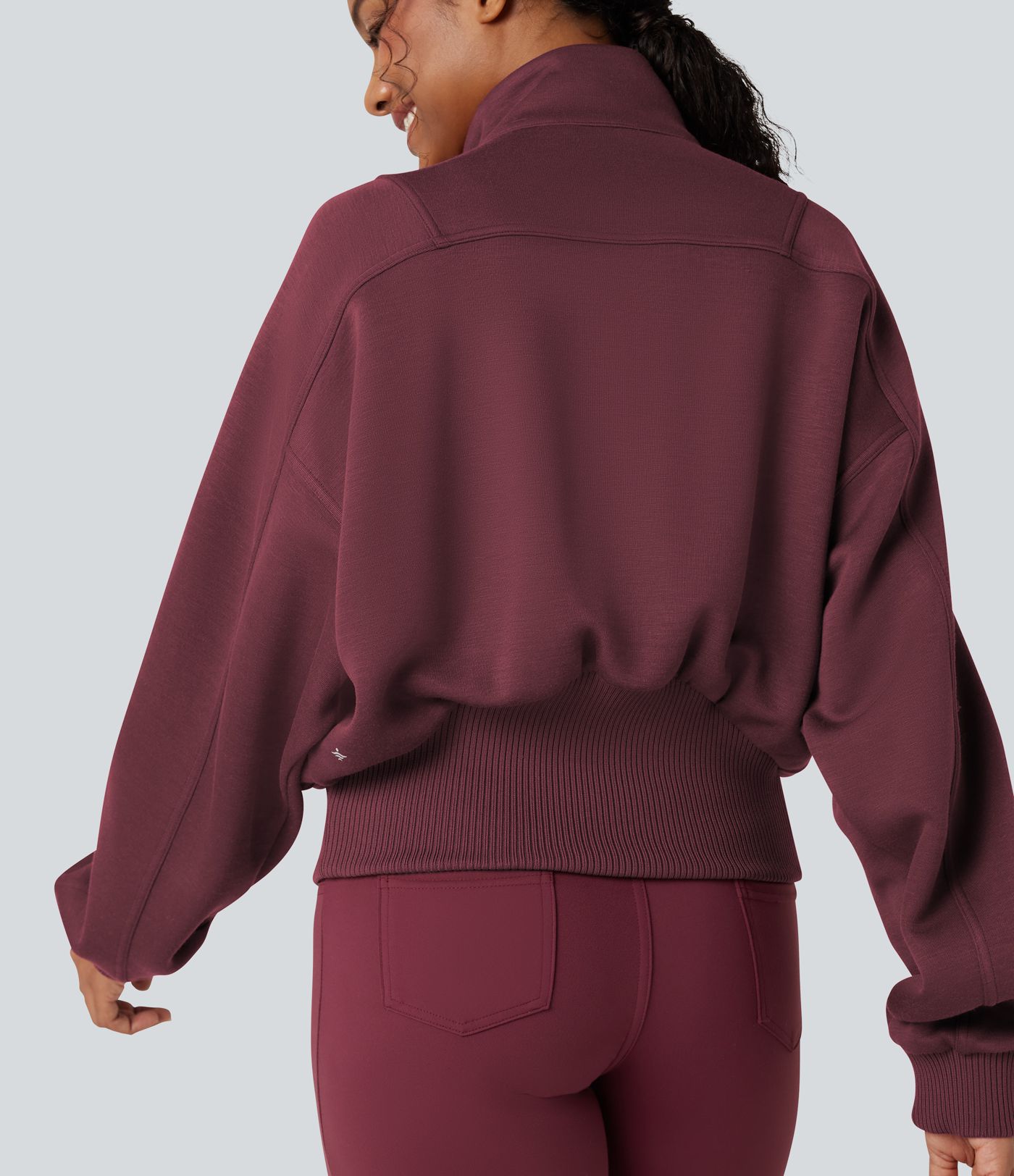 SpacerTek™ - Workout-Jacke mit hohem Kragen, Seitentaschen, Fledermausärmeln und kontrastgerippten Details