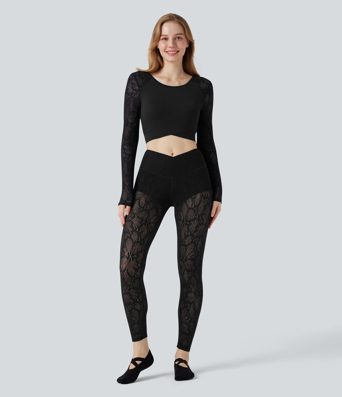 SoftlyZero™ top deportivo corto para yoga de manga larga con encaje en contraste y bajo cruzado - UPF50+