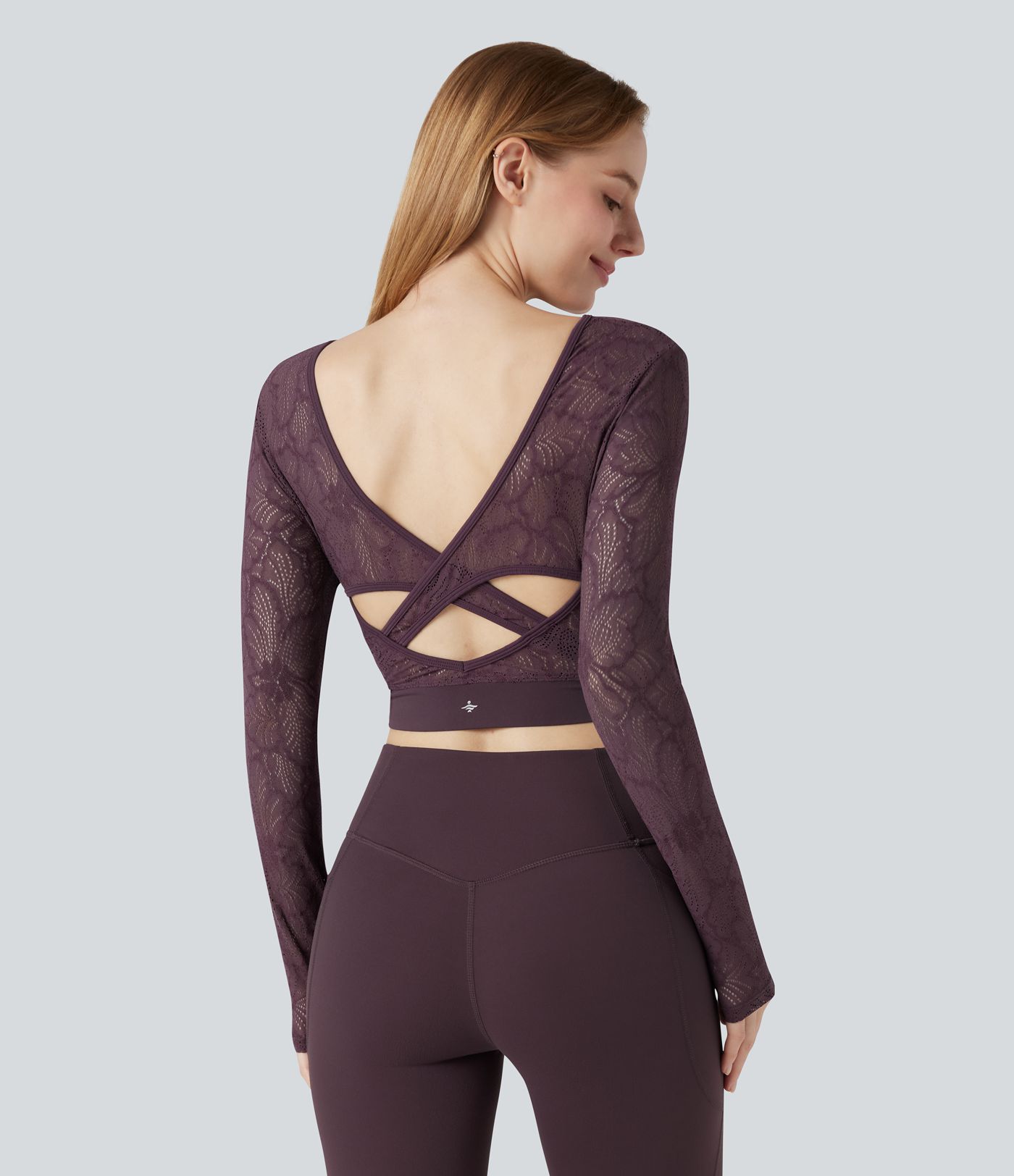 Haut de sport yoga court dos nu manches longues dentelle contrastante et ourlet croisé SoftlyZero™ - UPF50+