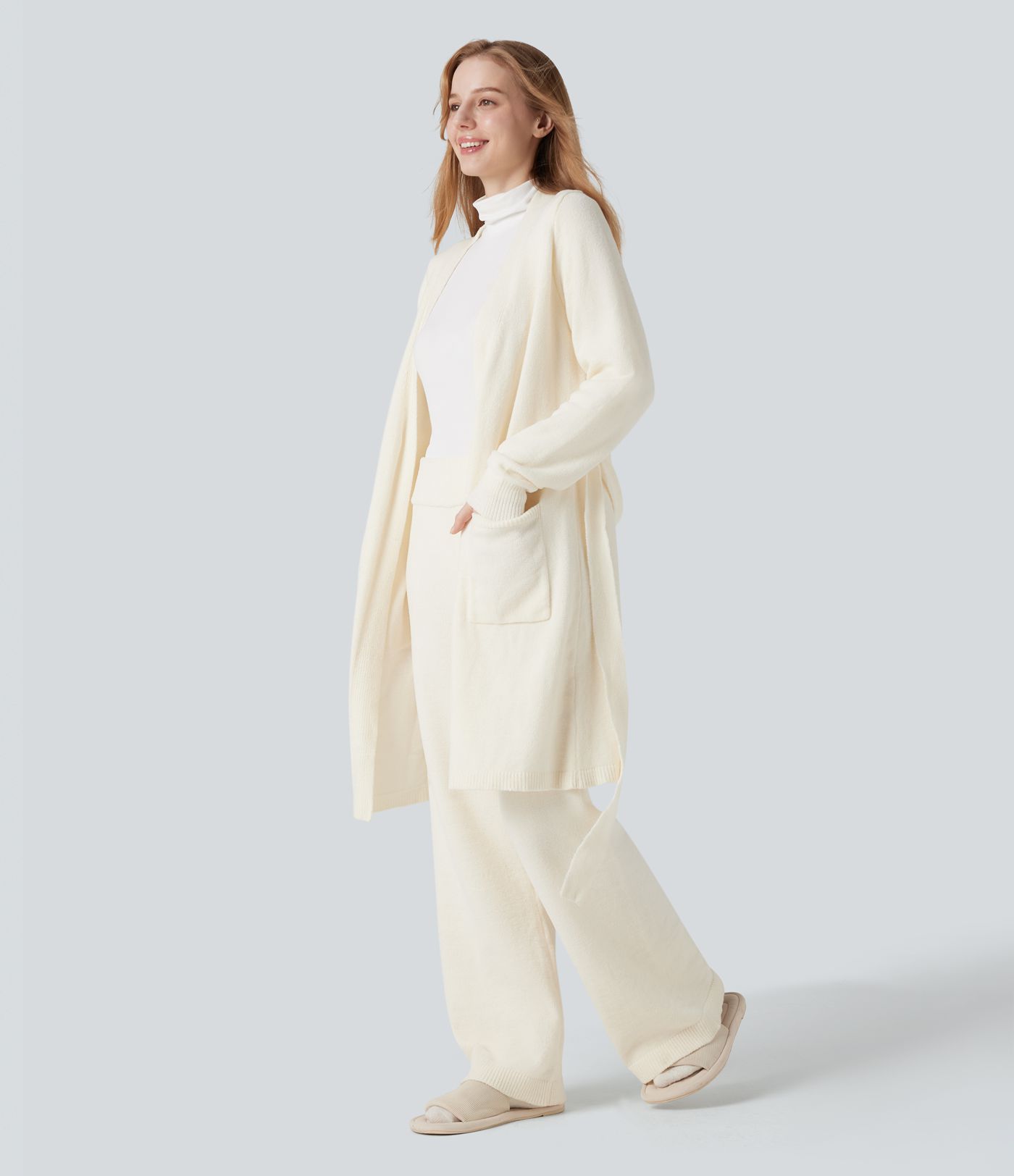 Langer Lounge-Strickpullover mit Seitentaschen, langen Ärmeln und Gürtel - vorne offen