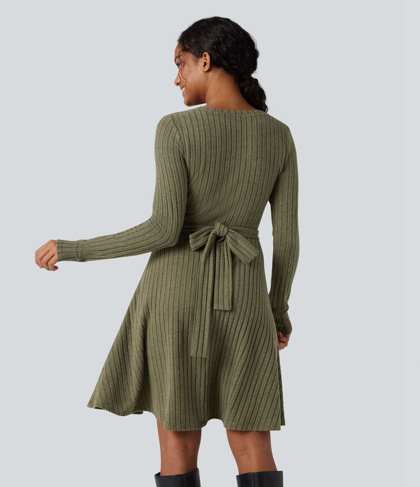 Bordázott kötött, kerek nyakú, hosszú ujjú, öves, zsebes hétköznapi ruha