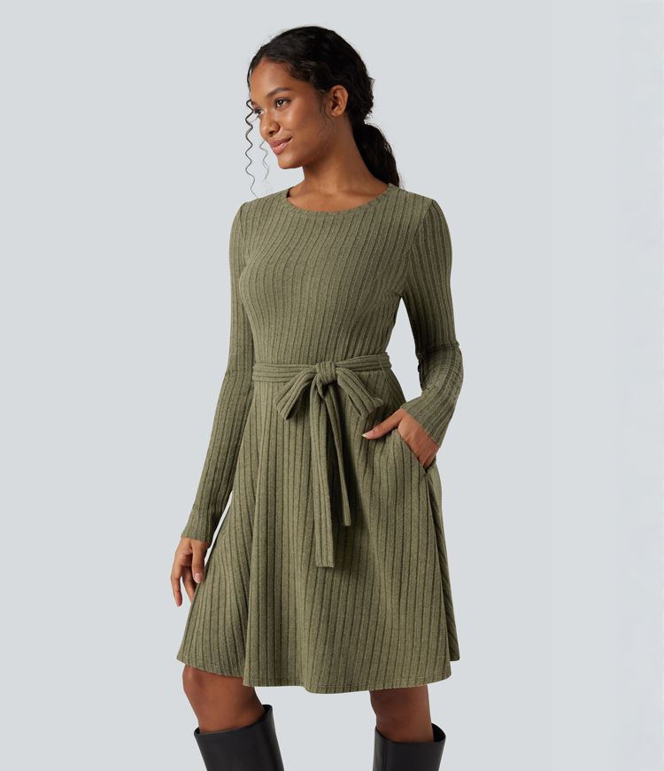 Robe côtelée ceinturée col rond manches longues avec poches