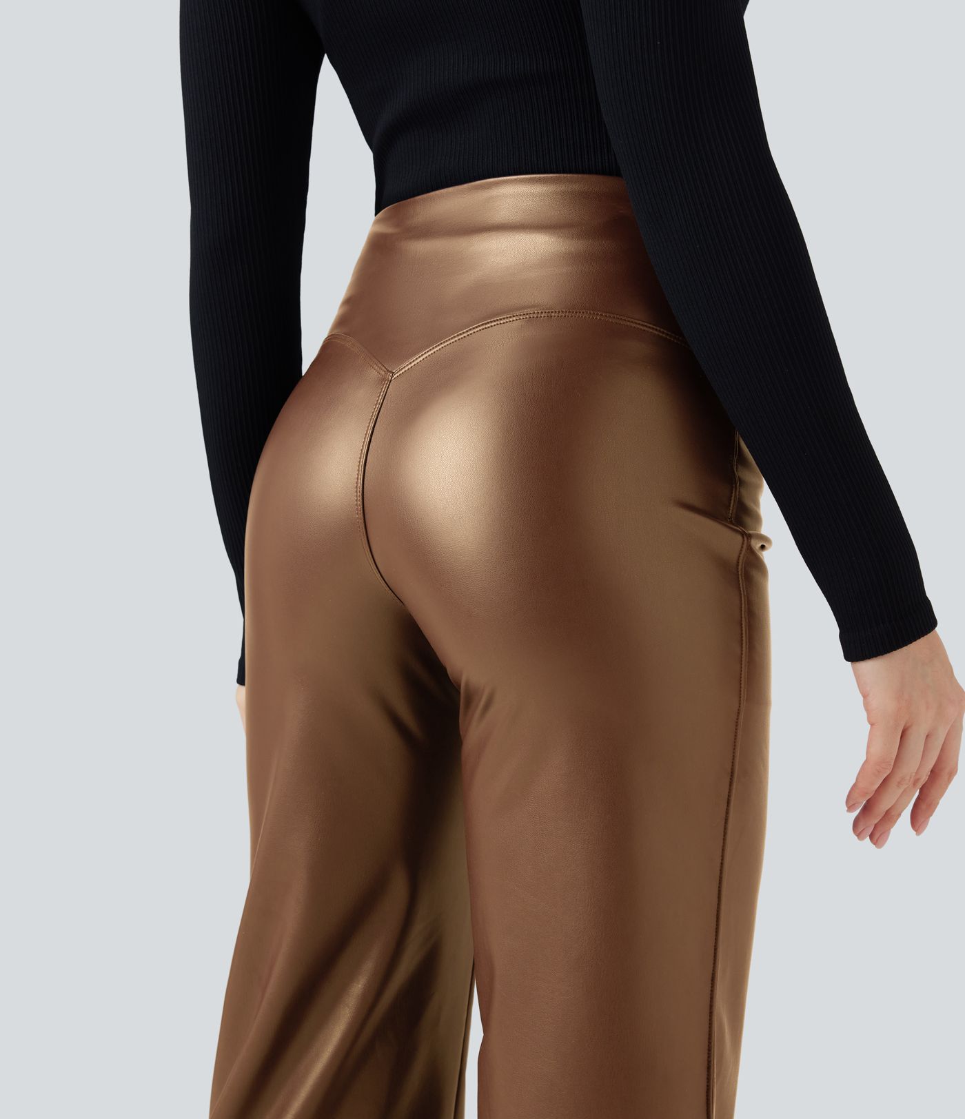 Lässige Fleece-Schlaghose aus dehnbarem Kunstleder mit hohem Bund, Seitentaschen und Bauchkontrolle