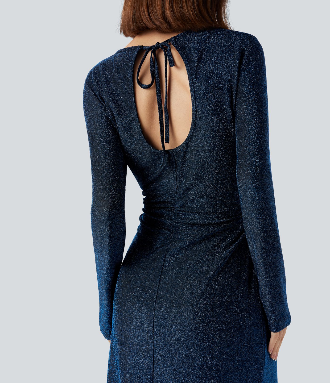 Robe midi fendue à manches longues, dos noué avec découpes, effet sparkle Robe midi fendue à manches longues, dos noué avec découpes, effet sparkle