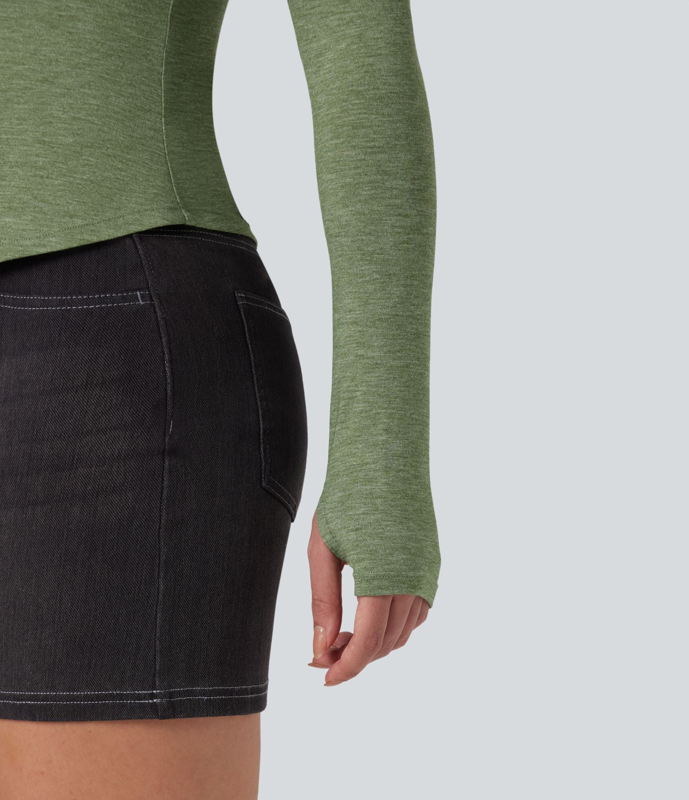 Lässiges Top mit Rundhalsausschnitt, Frontknoten, langen Ärmeln und Daumenloch