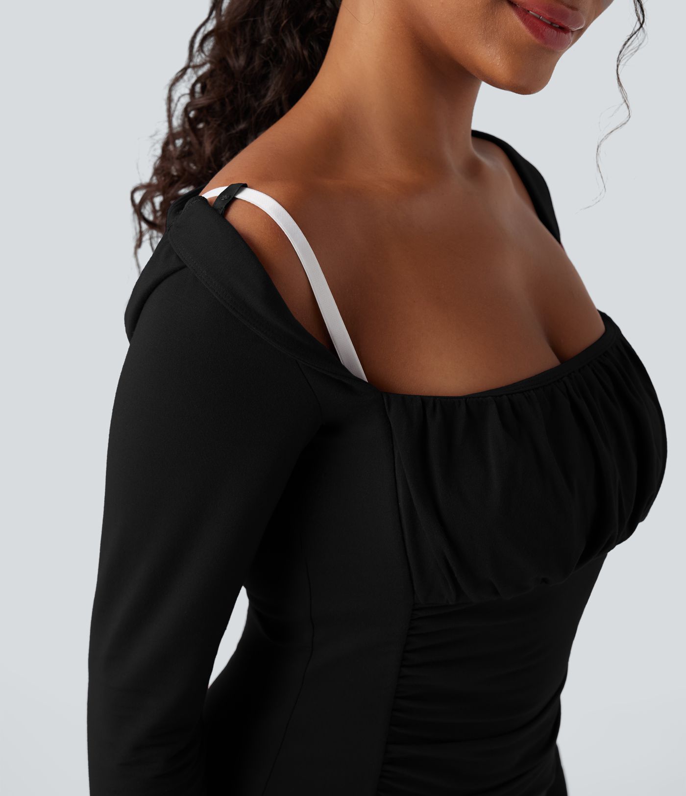 Lässiges Langarm-Top mit quadratischem Ausschnitt und Raffung