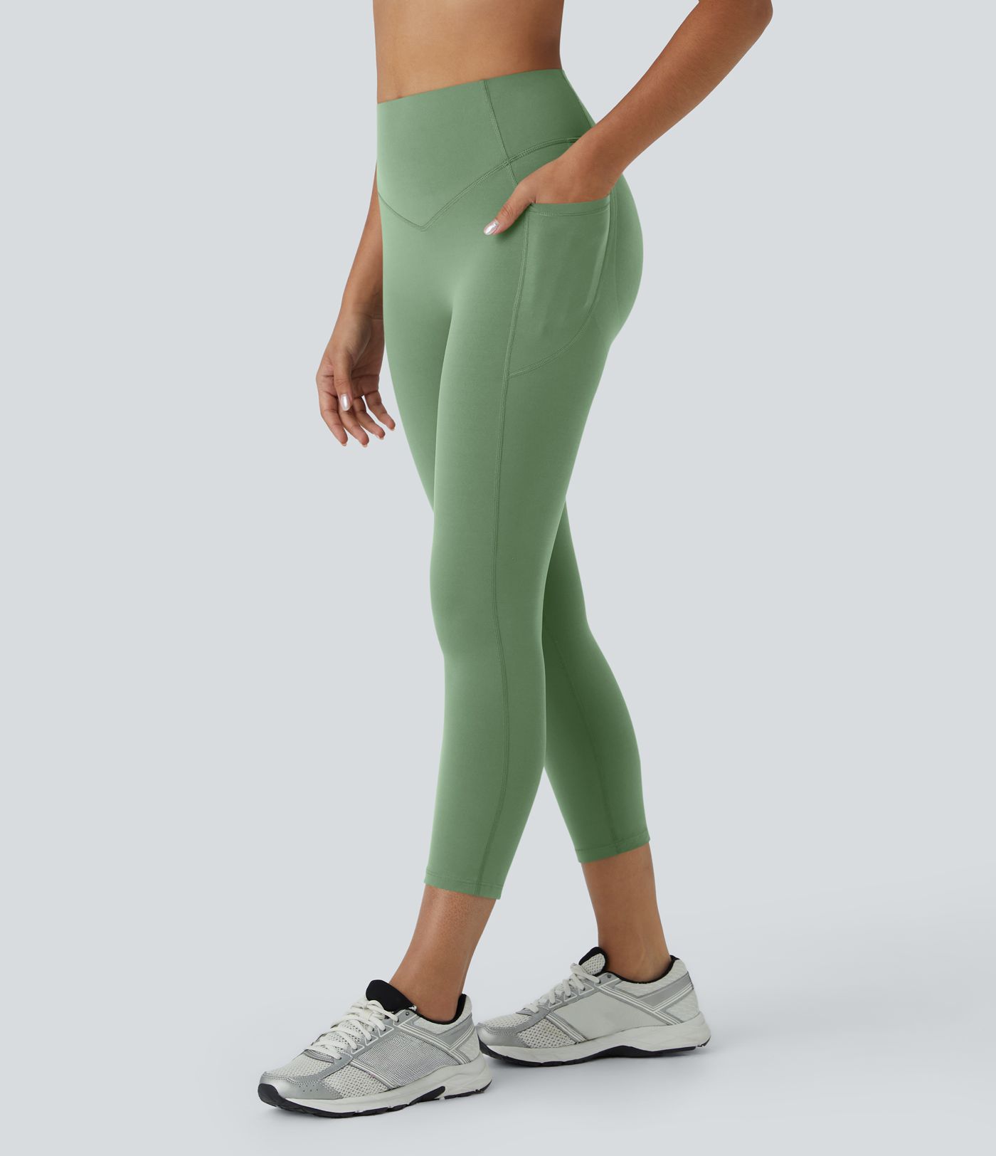 Halara UltraSculpt™ High Waisted Scrunch Butt Lifting Tummy Control Pocket Shaping Capri Training Leggings