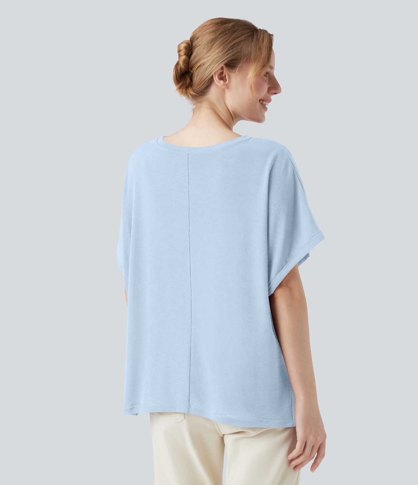 Leichtes T-Shirt mit Rundhalsausschnitt und Fledermausärmeln