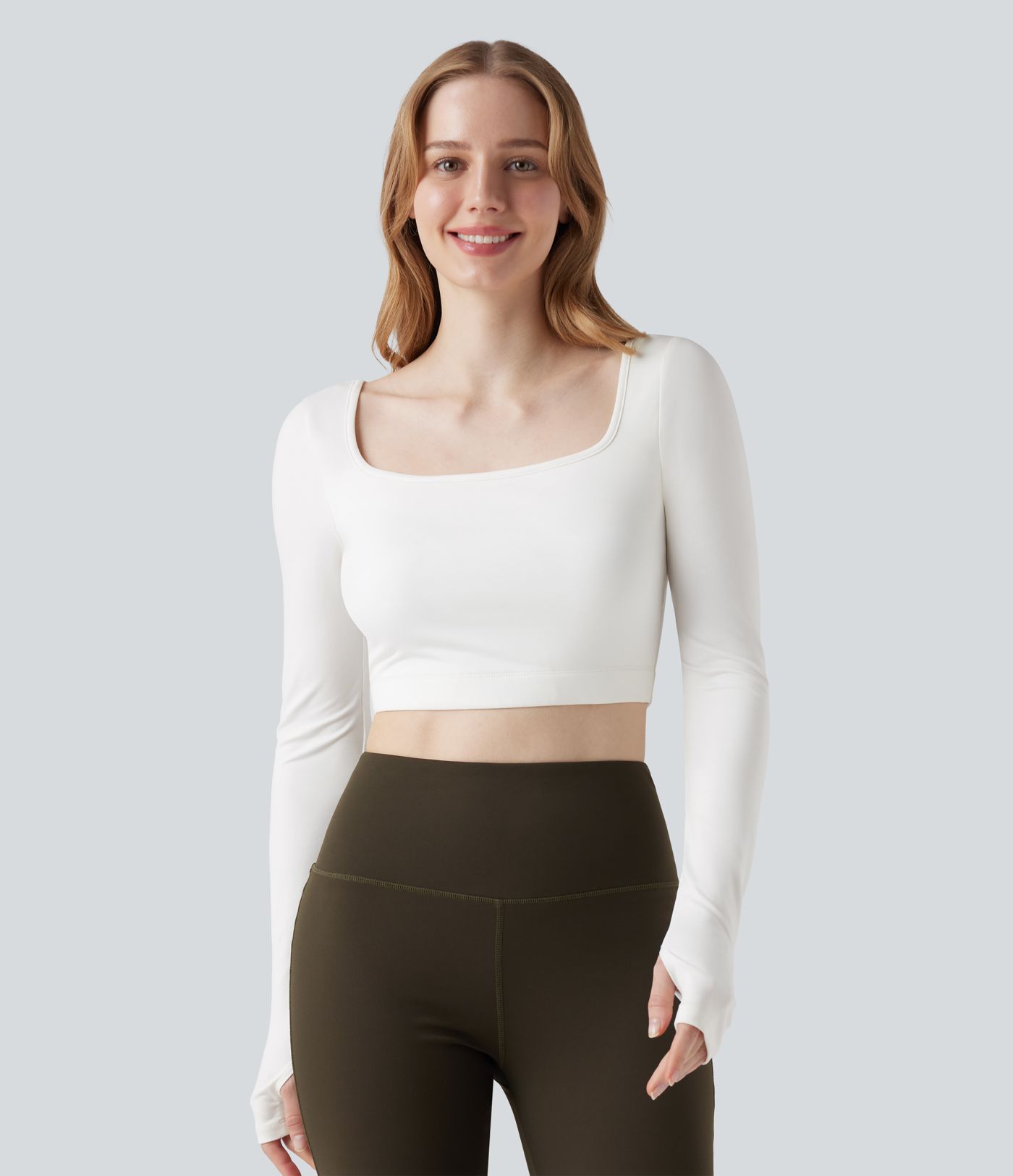 Kurzes Yoga-Sport-Top mit quadratischem Ausschnitt, langen Ärmeln und Daumenlöchern