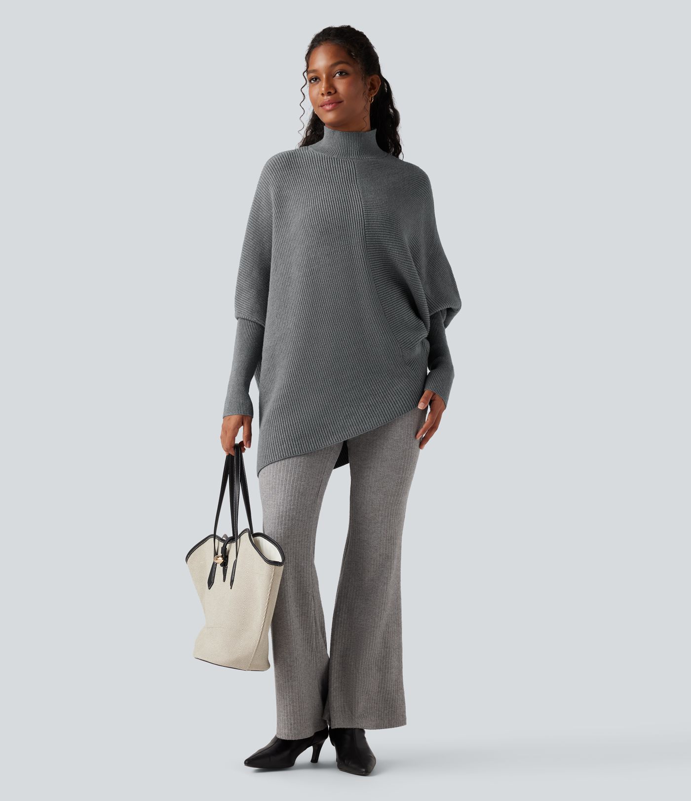 Arbeitspullover mit hochgeschlossenem Kragen, Fledermausärmeln und asymmetrischem Saum