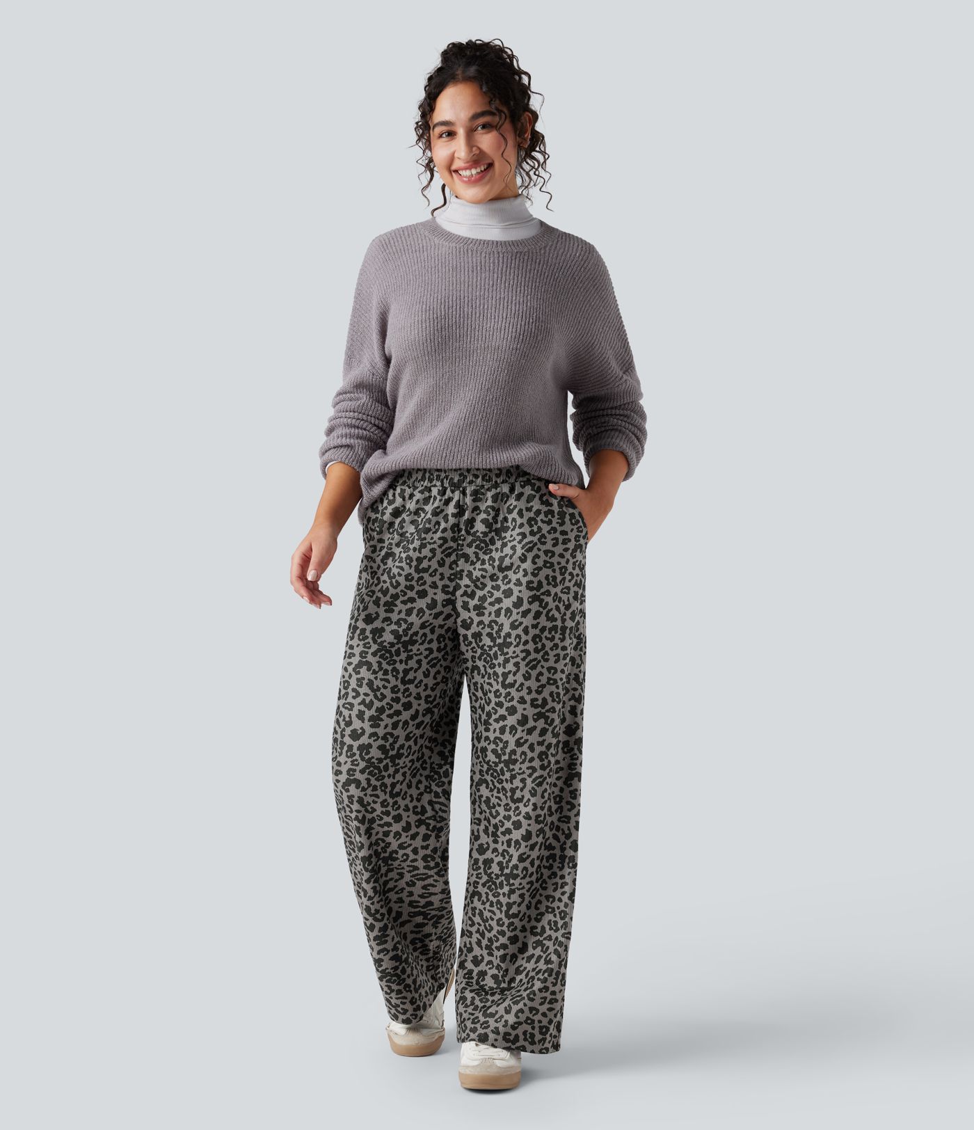 Lässige Baggy-Hose aus Cord mit hohem Bund, mehreren Taschen und Leopardenmuster