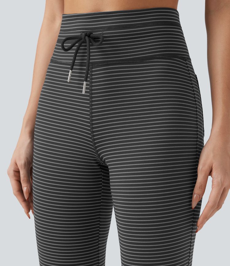 Höga midjade randiga yogabyxor med vida ben och fickor med dragsko