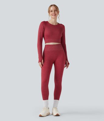 Metallic-Optik, nahtloses Flow-Sporttop mit Rundhalsausschnitt, langen Ärmeln und Daumenloch – kurz geschnitten