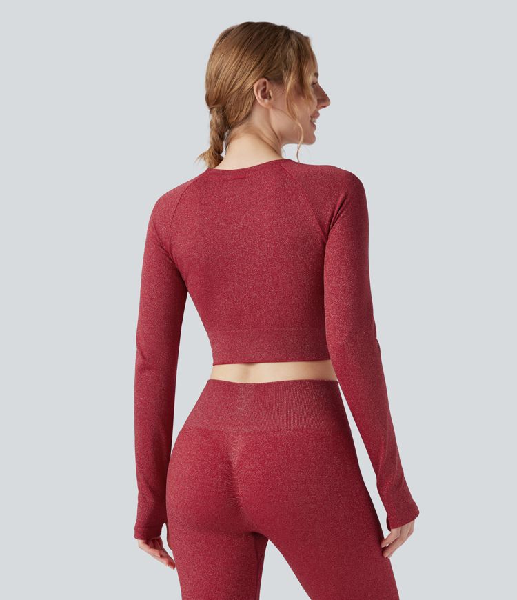 Metallic-Optik, nahtloses Flow-Sporttop mit Rundhalsausschnitt, langen Ärmeln und Daumenloch – kurz geschnitten