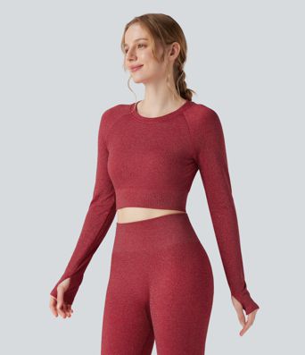 Metallic-Optik, nahtloses Flow-Sporttop mit Rundhalsausschnitt, langen Ärmeln und Daumenloch – kurz geschnitten