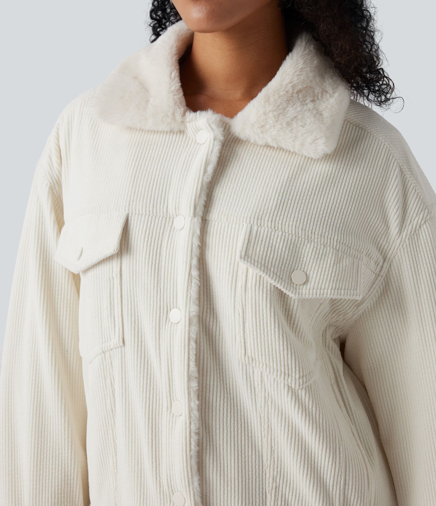 Lässige Sherpa-Jacke aus Cord mit mehreren Taschen und langen Ärmeln