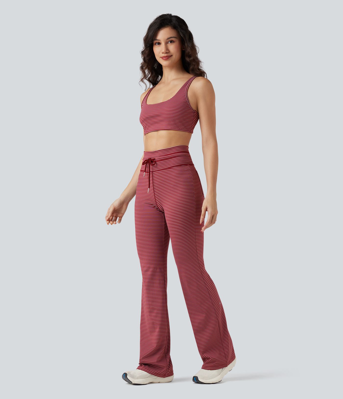 Yoga-Sport-BH mit niedrigem Support, U-Ausschnitt, Cut-Out-Design und Streifen - A-C Cups