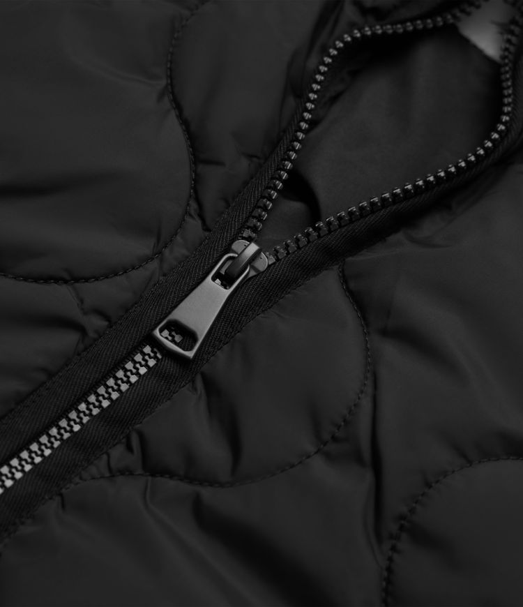 Veste matelassée décontractée zippée à col montant, manches longues et poches.