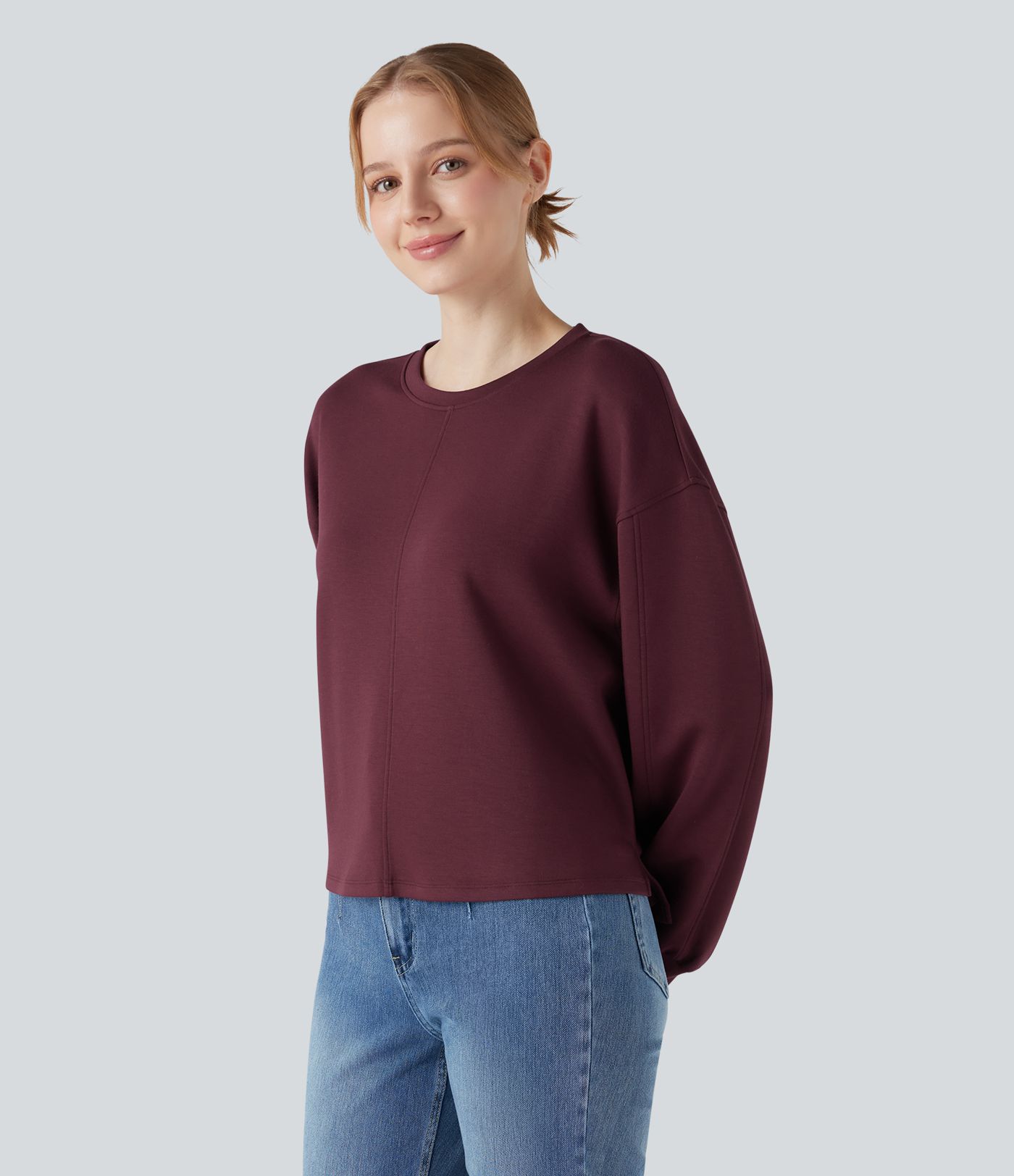 Lässiges Sweatshirt mit Rundhalsausschnitt, langen Ärmeln und High-Low-Design