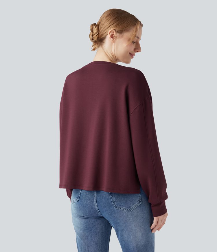 Lässiges Sweatshirt mit Rundhalsausschnitt, langen Ärmeln und High-Low-Design