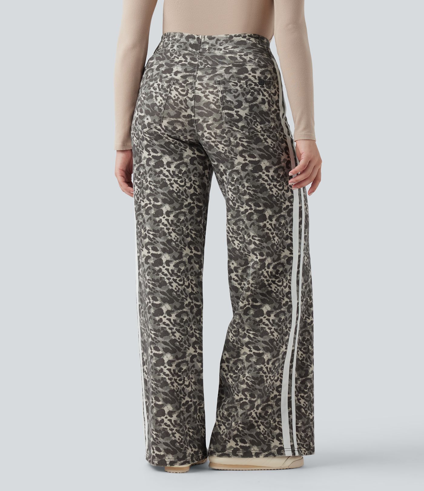 Halara Flex™ casual jeans met hoge taille, wijd uitlopende pijpen, strepen en luipaardprint, met zakken