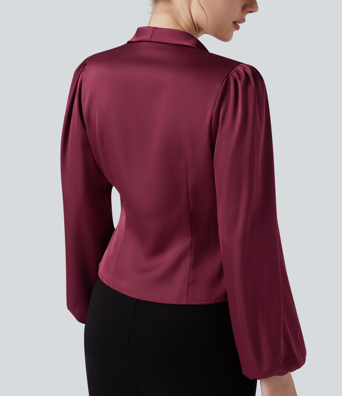 Arbeitshemd aus satinartigem Stoff mit V-Ausschnitt und langen Ärmeln