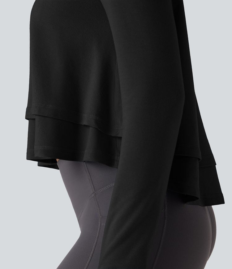 Kurzes Workout-Sport-Top mit Kapuze, langen Ärmeln, Daumenlöchern und Rüschensaum