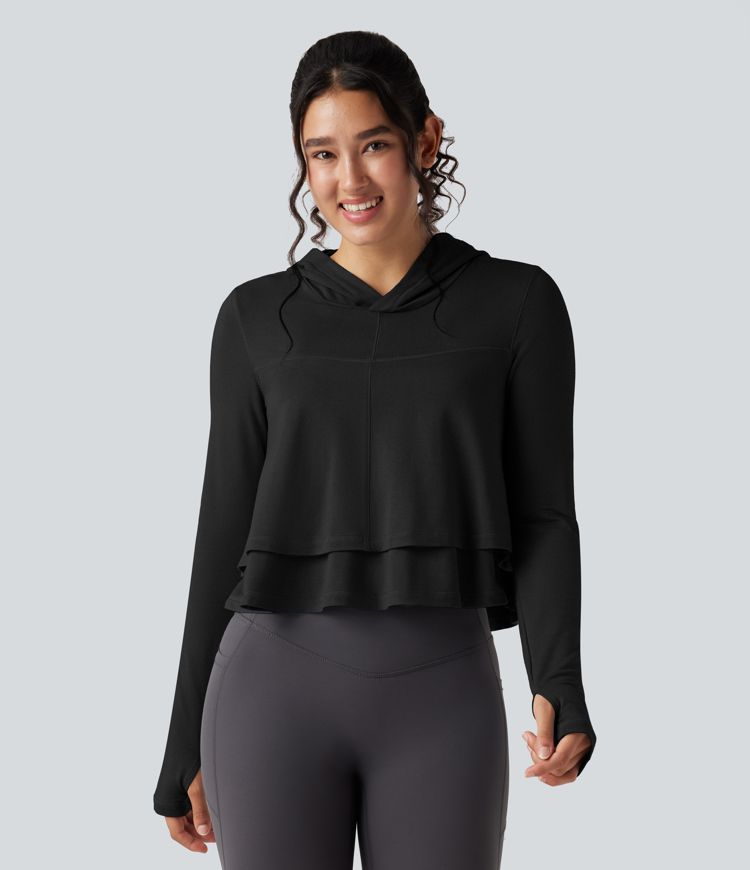 Kurzes Workout-Sport-Top mit Kapuze, langen Ärmeln, Daumenlöchern und Rüschensaum