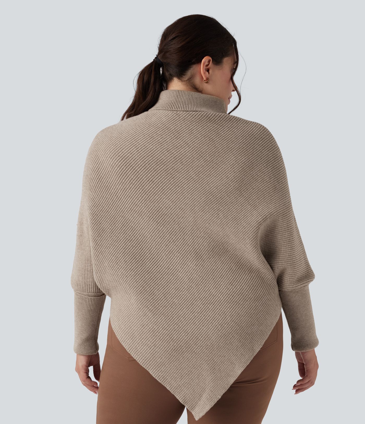 Pull grande taille col montant manches longues à ourlet asymétrique