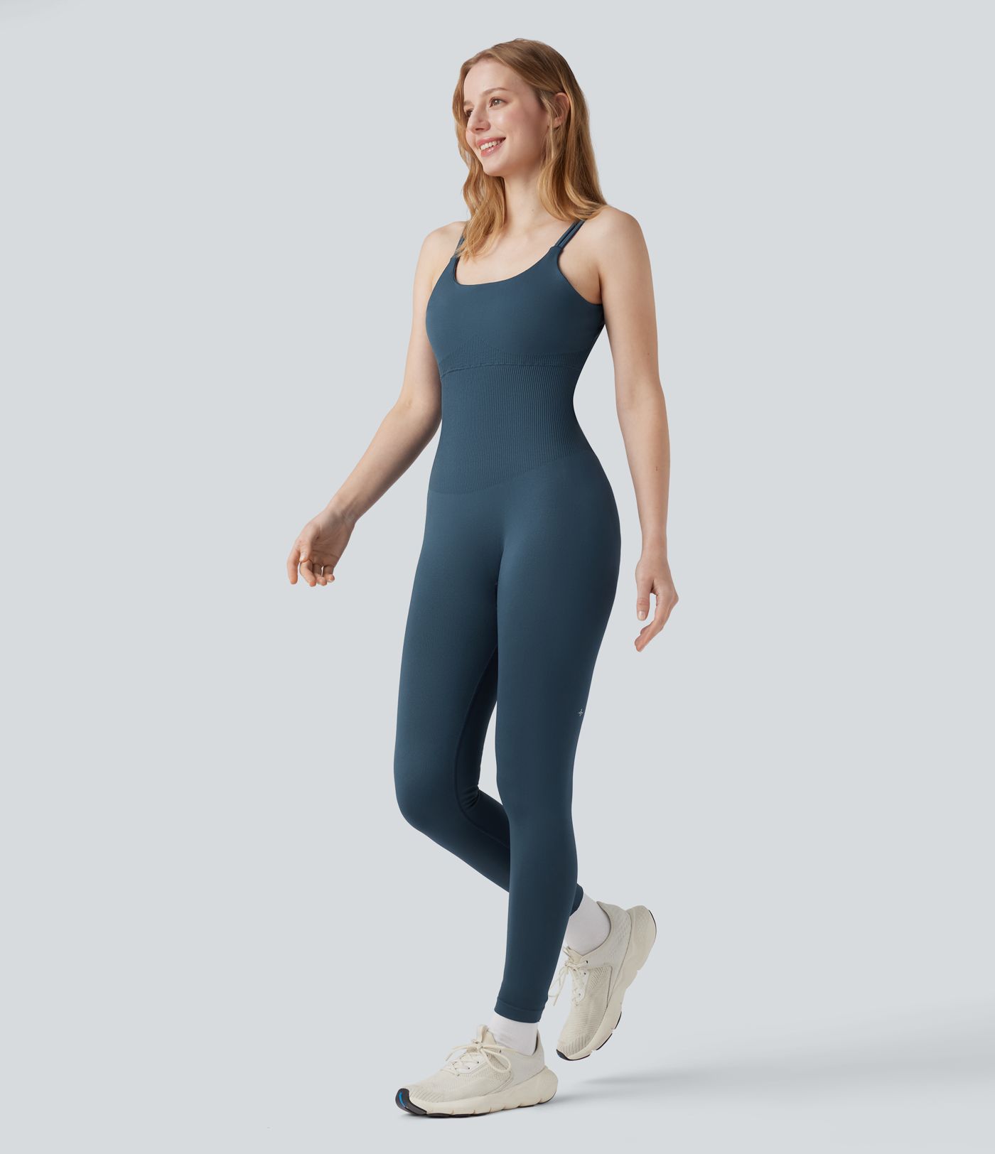 Combinaison d'entraînement ajustée Seamless Flow dos nu torsadé brassière intégrée