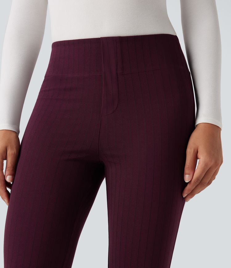 Hoch taillierte, handliche Arbeitshose mit ausgestellten Beinen und Taschen