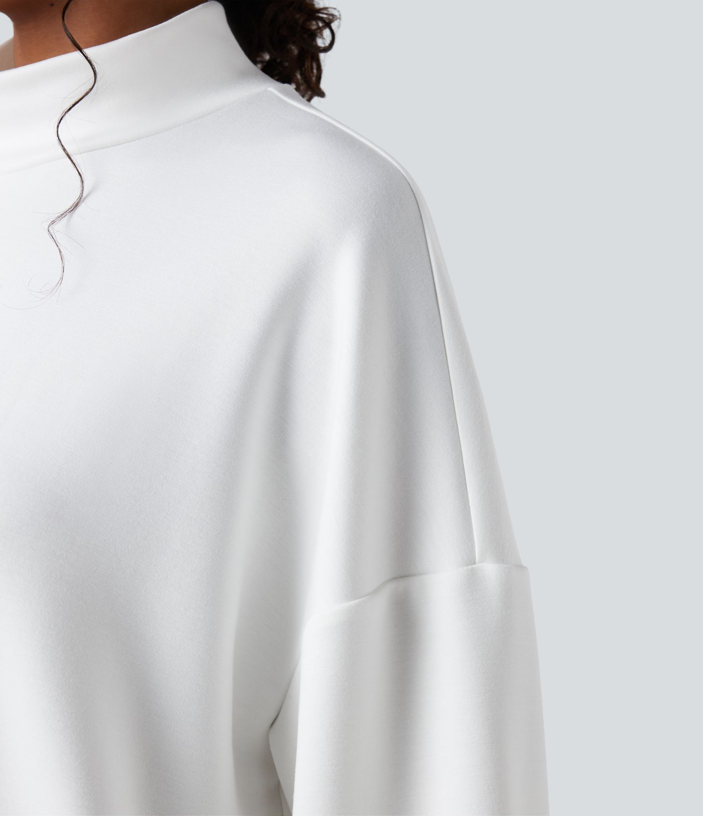 Voľná mikina so stojačikom a vreckami