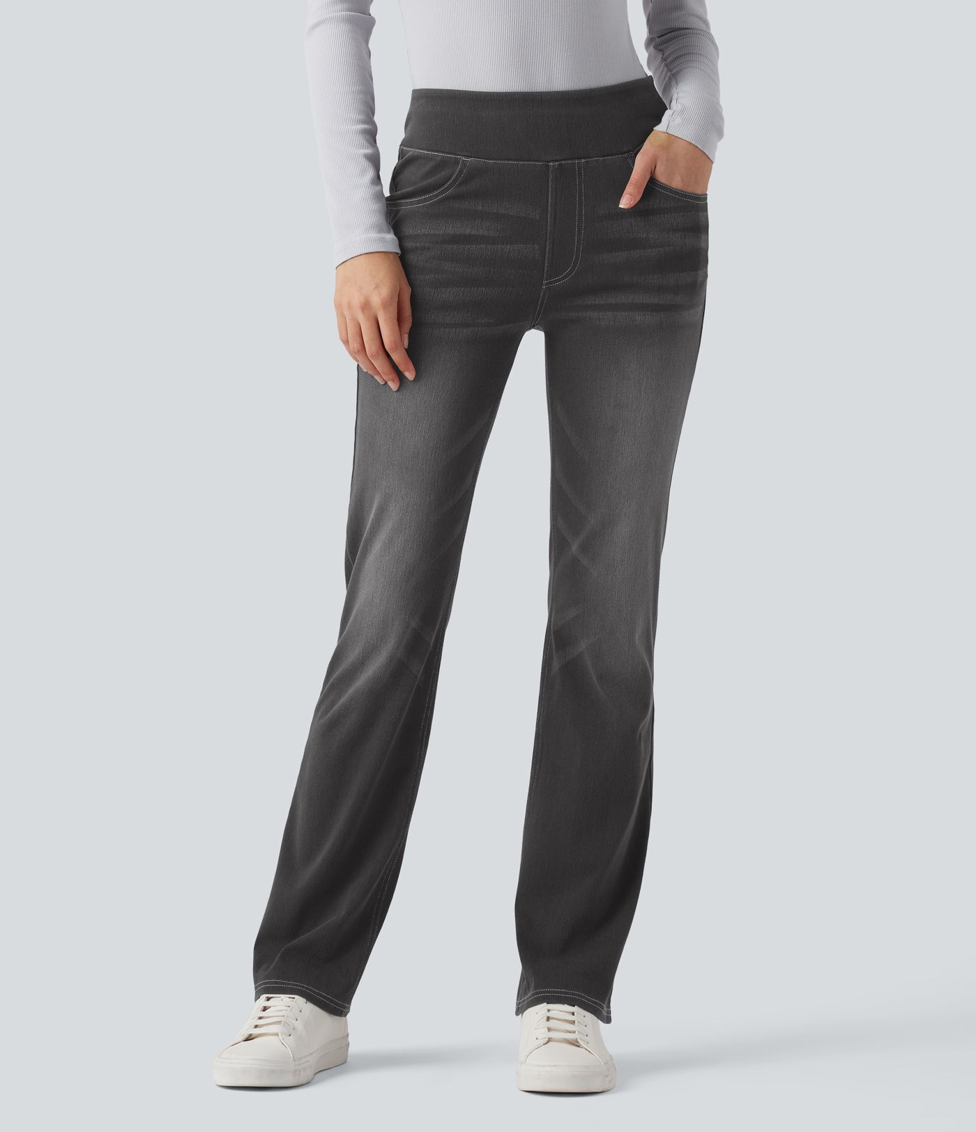 Halara Flex™ Verwaschene Bootcut-Jeans aus elastischem Strick-Denim mit hohem Bund und mehrere Taschen Halara Flex™ Verwaschene Bootcut-Jeans aus elastischem Strick-Denim mit hohem Bund und mehrere Taschen