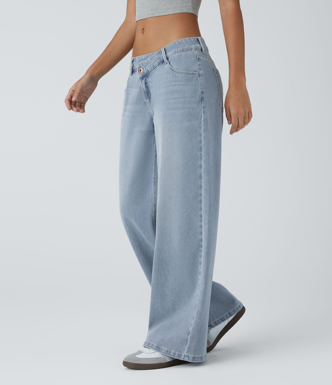 Halara Flex™ Jean large asymétrique taille basse avec bouton, fermeture éclair et poches multiples, délavé et extensible en maille