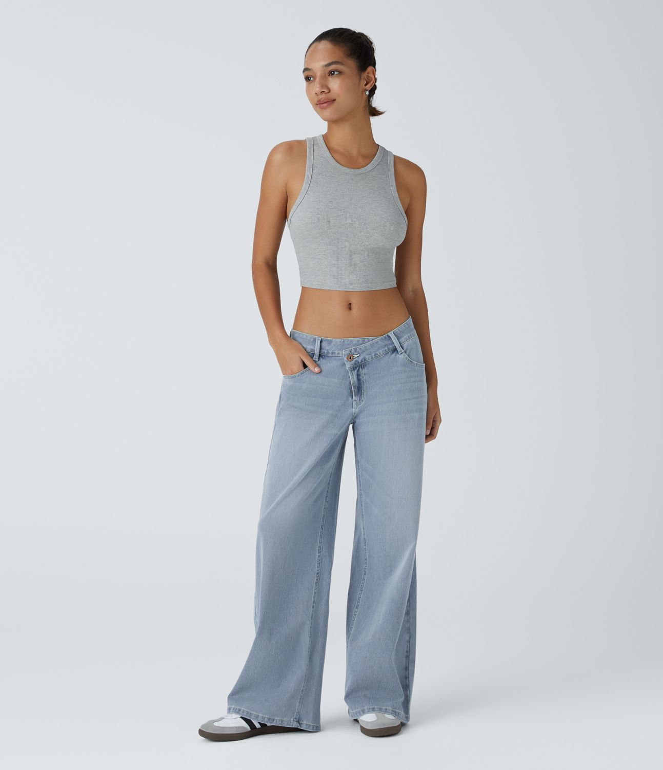 Halara Flex™ Jean large asymétrique taille basse avec bouton, fermeture éclair et poches multiples, délavé et extensible en maille