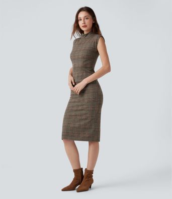 Midi darbo suknelė, kūno siluetą pabrėžianti, be rankovių, su aukšta apykakle ir šuniuko danties raštu (houndstooth)