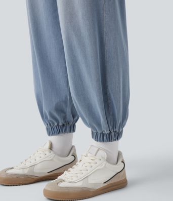Halara Flex™ - Lässige Denimjoggers mit mittelhohem Bund, Seitentaschen und Kordelzug