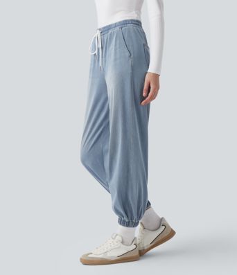 Halara Flex™ - Lässige Denimjoggers mit mittelhohem Bund, Seitentaschen und Kordelzug