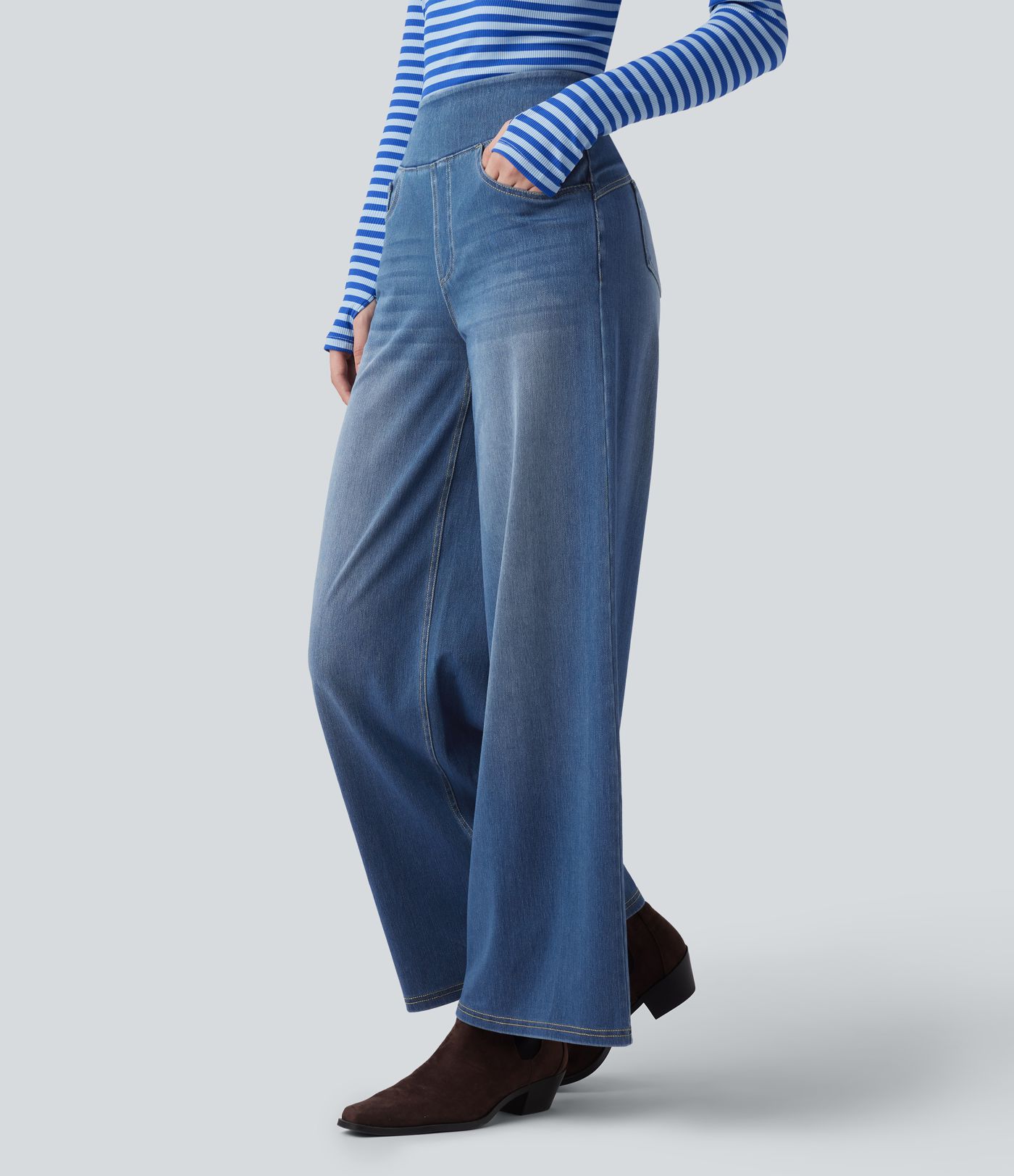 Halara Flex™ ležerne, prane kavbojke z visokim pasom, širokimi hlačnicami in žepi