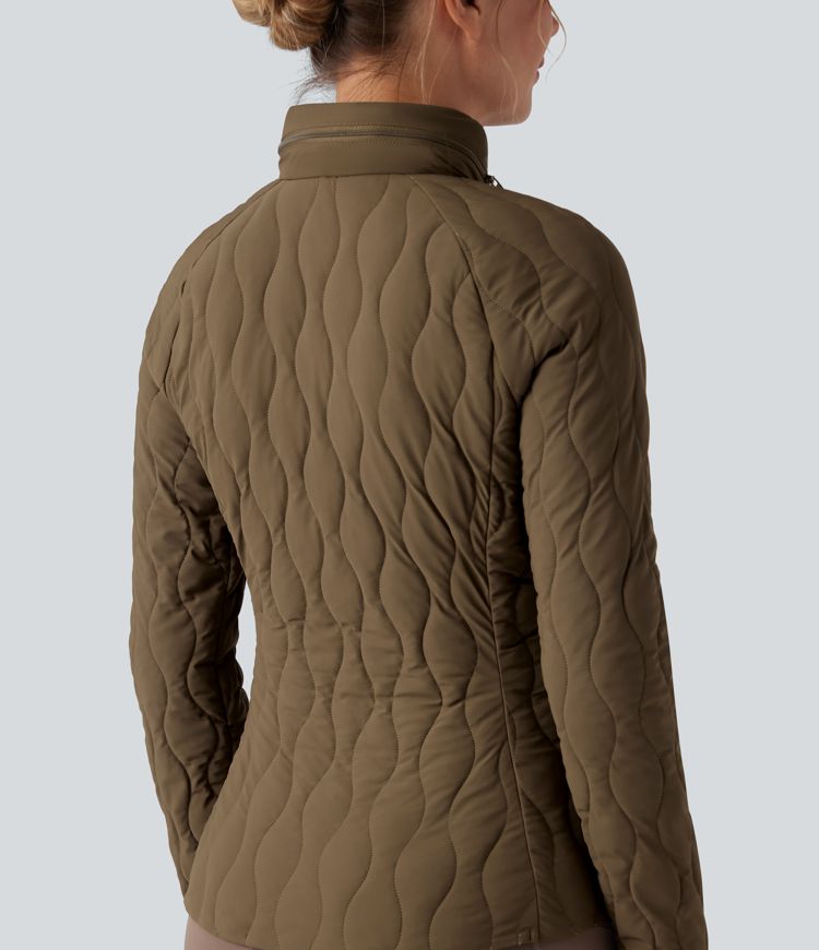 Paminkštinta sportinė striukė su aukšta apykakle, nykščių angomis ir kišenėmis — sulankstoma kaklo pagalvėlė