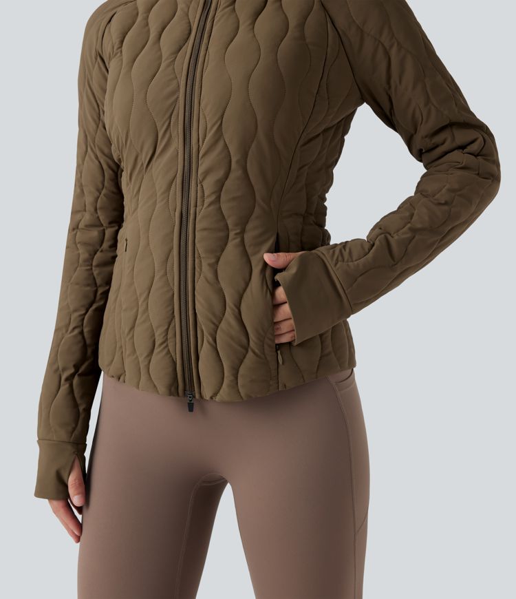 Paminkštinta sportinė striukė su aukšta apykakle, nykščių angomis ir kišenėmis — sulankstoma kaklo pagalvėlė