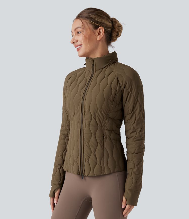 Paminkštinta sportinė striukė su aukšta apykakle, nykščių angomis ir kišenėmis — sulankstoma kaklo pagalvėlė