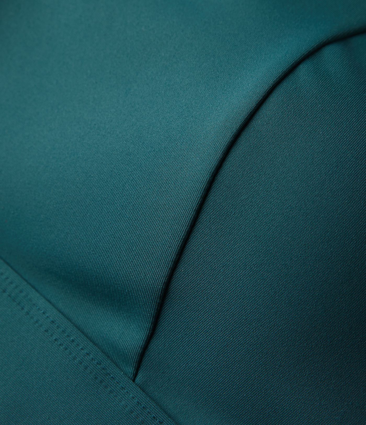 Sujetador deportivo SpeedWave™ para correr con push-up y soporte medio, espalda racerback, paneles de malla a contraste, cremallera y secado rápido.