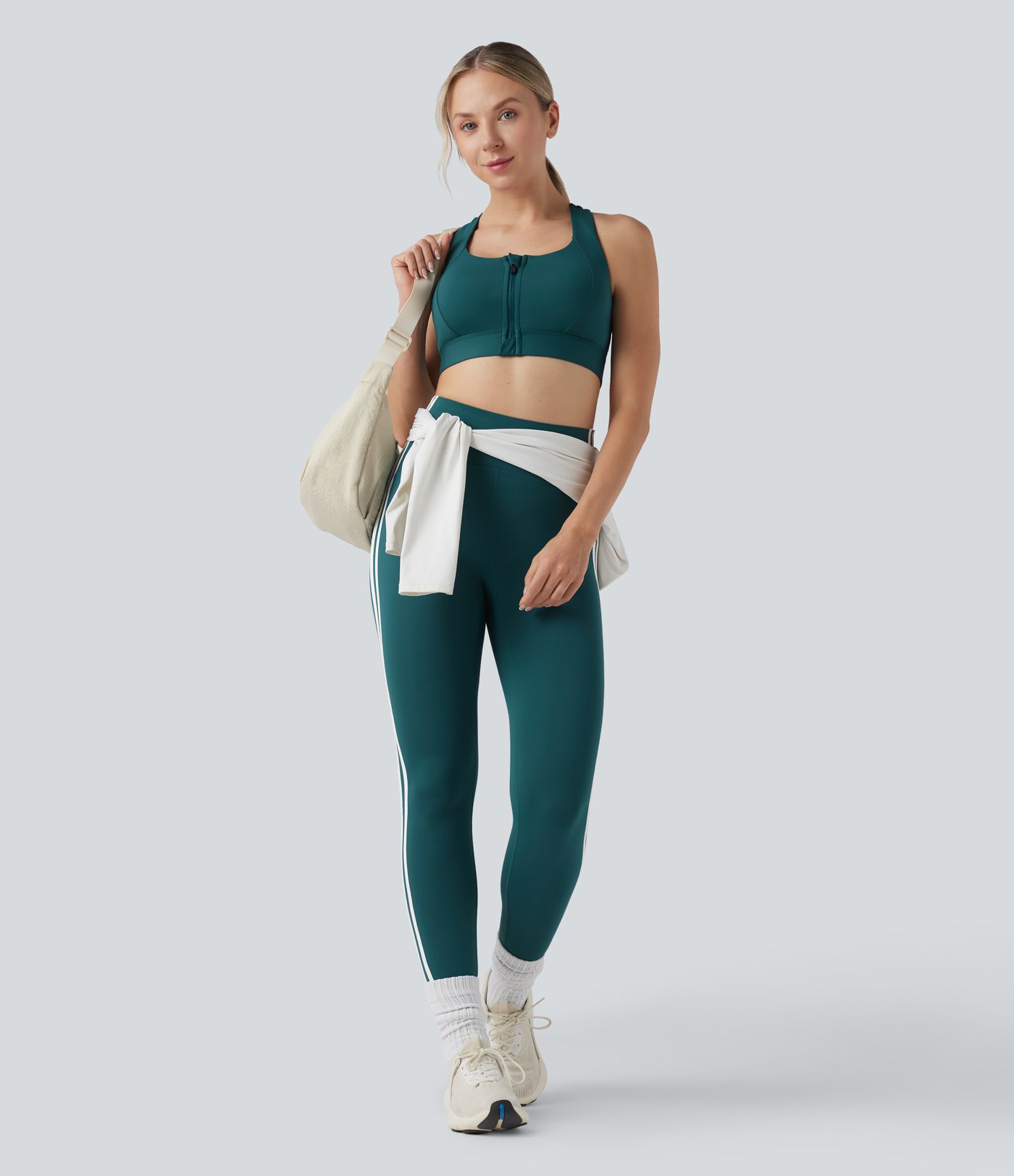 Sujetador deportivo SpeedWave™ para correr con push-up y soporte medio, espalda racerback, paneles de malla a contraste, cremallera y secado rápido.