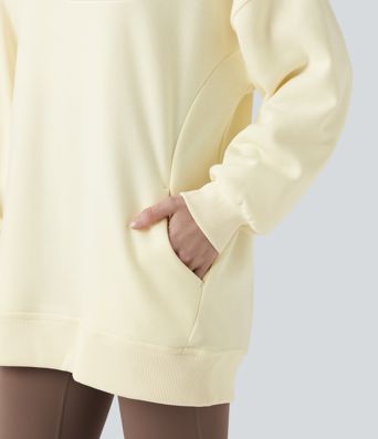 Ohlapna flis jopica z okroglim izrezom, dolgimi rokavi in žepom