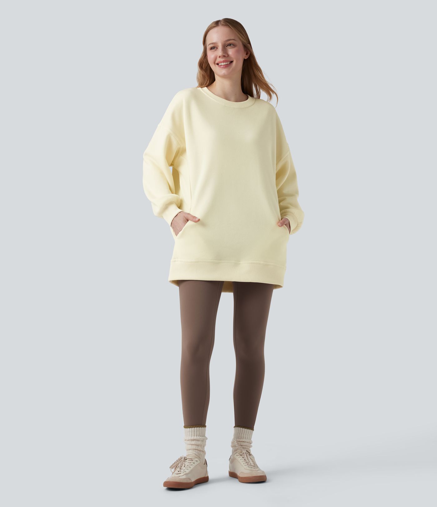 Ohlapna flis jopica z okroglim izrezom, dolgimi rokavi in žepom